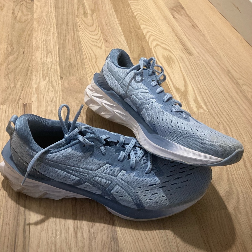 ASICS NOVABLAST 2 Size 10.5